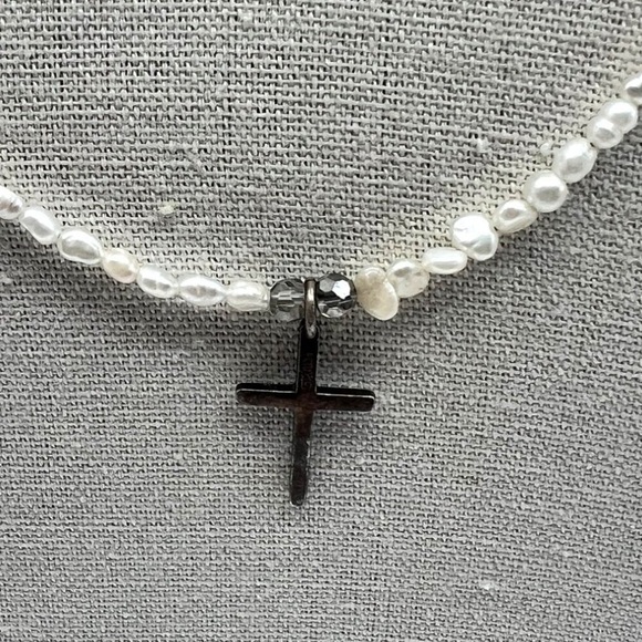 Vintage Sterling Silver Cross Necklace With Rice Pearls.  A13 - Picture 3 of 12